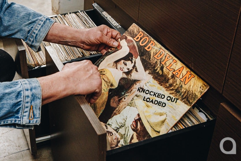 Arquiteto Exibe Coleção De Discos De Vinil 5