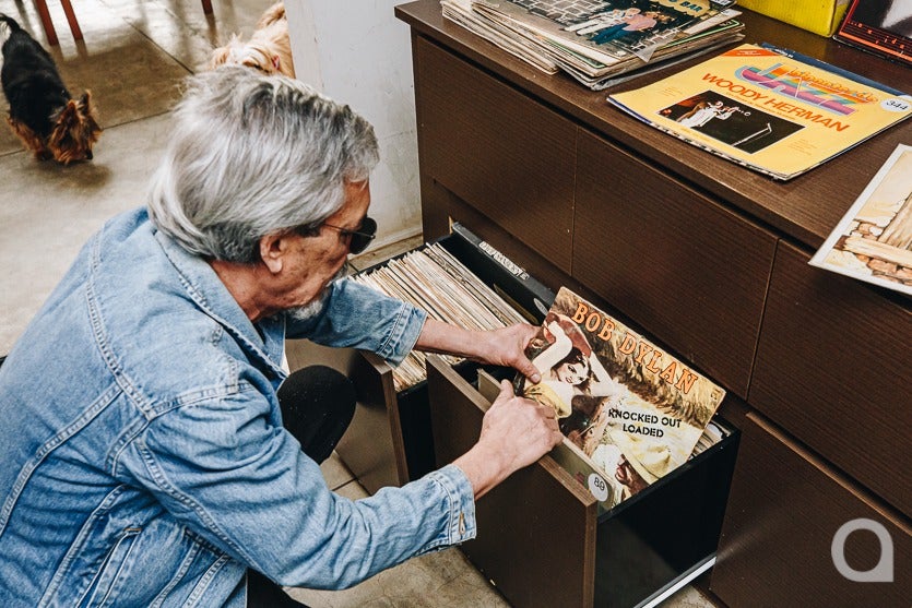 Arquiteto Exibe Coleção De Discos De Vinil 9