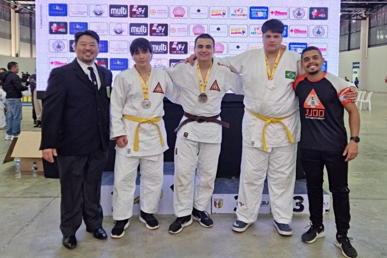 Atletas De Umuarama Ganham Medalhas No Paranaense De Judô