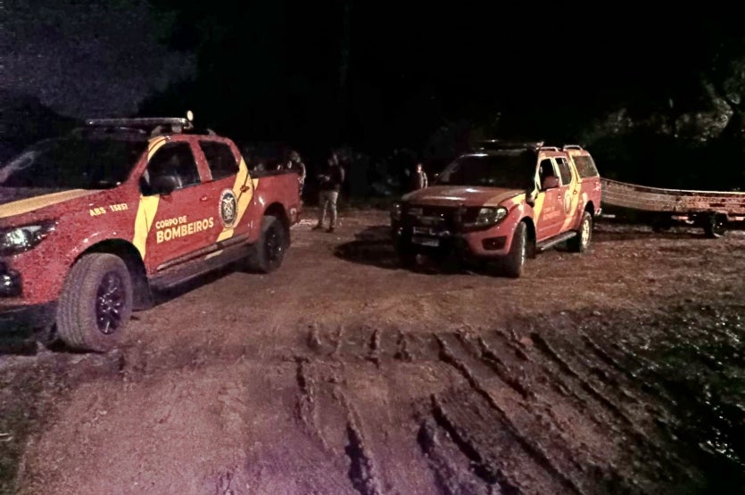 Bombeiros Encontram Corpo De Homem Após Carro Cair No Rio Ivaí (2)