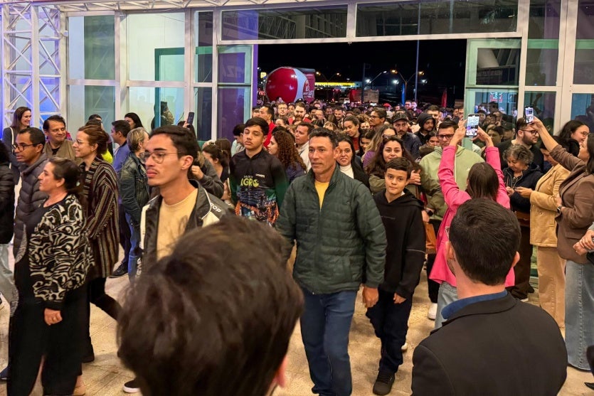 Centenas De Pessoas Aproveitam O Mega Outlet Umuarama (2)