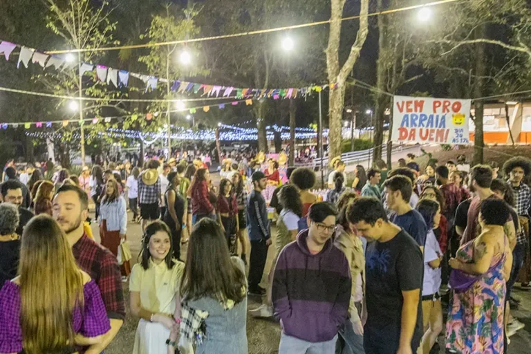 Centro Acadêmico Da Uem Promove Arraiá