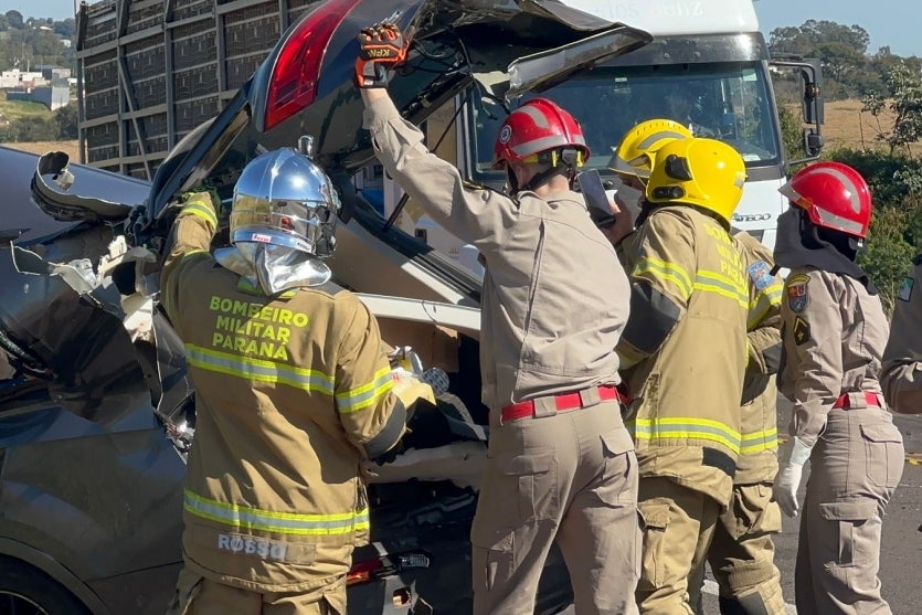 Colisão Entre Carro E Caminhão Resulta Em óbito Na Pr 323 (1)