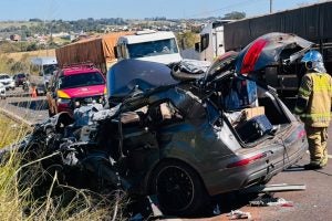 Colisão Entre Carro E Caminhão Resulta Em óbito Na Pr 323 (2)