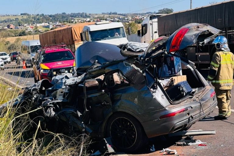 Colisão Entre Carro E Caminhão Resulta Em óbito Na Pr 323 (2)