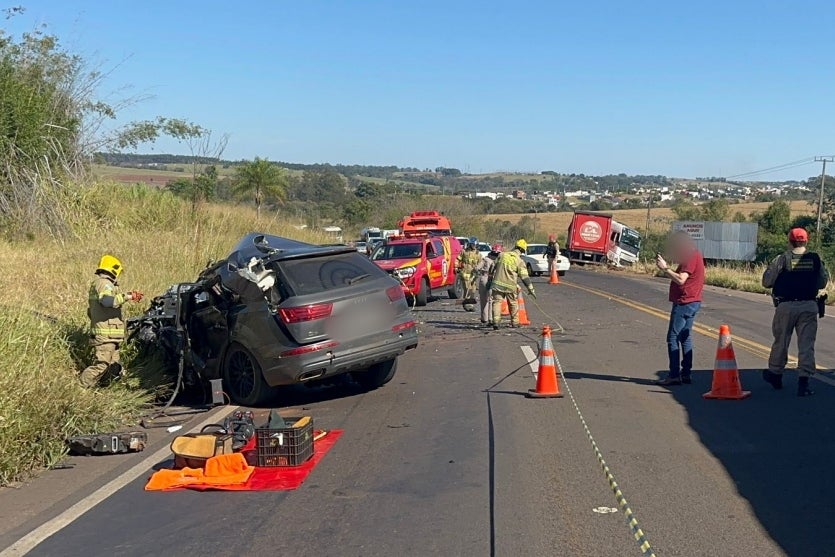 Colisão Entre Carro E Caminhão Resulta Em óbito Na Pr 323 (7)