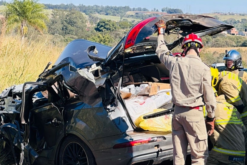Colisão Entre Carro E Caminhão Resulta Em óbito Na Pr 323 (9)