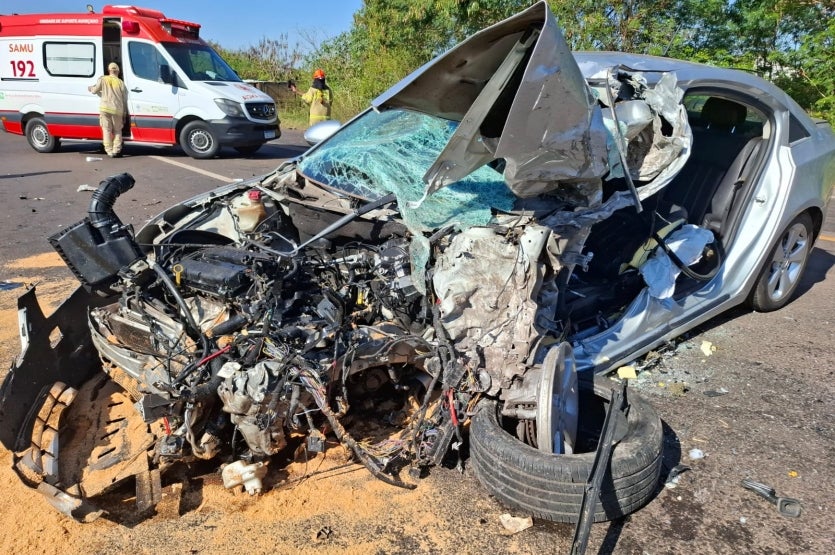 Condutor Fica Gravemente Ferido Após Colisão Na Rodovia Pr 323 (1)