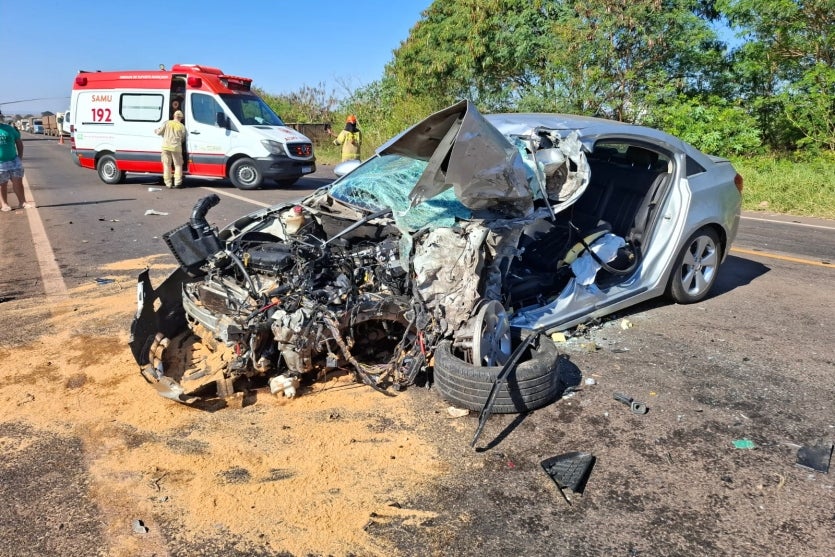 Condutor Fica Gravemente Ferido Após Colisão Na Rodovia Pr 323 (4)