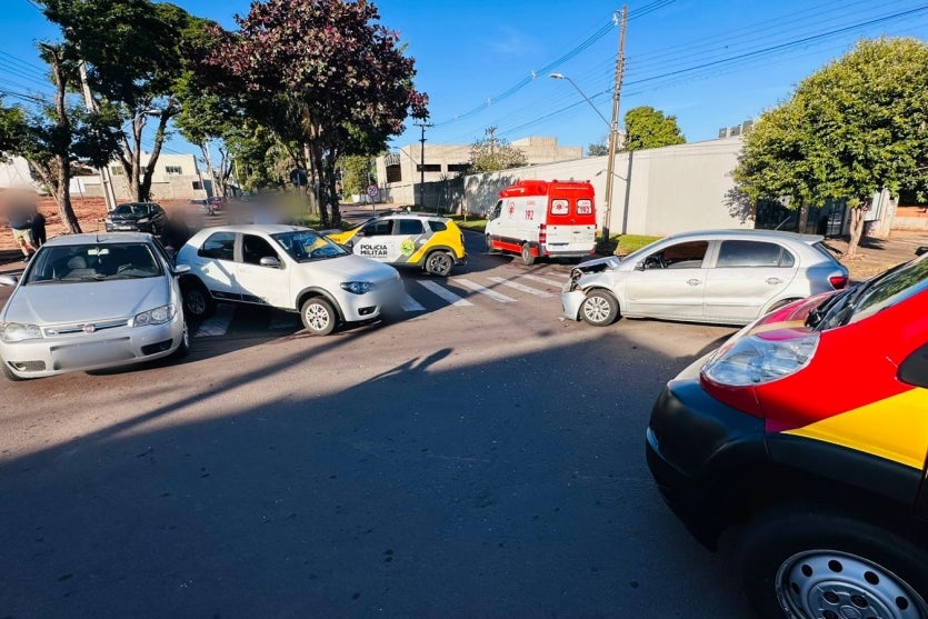 Condutoras São Socorridas Após Colisão Entre 3 Carros (4)