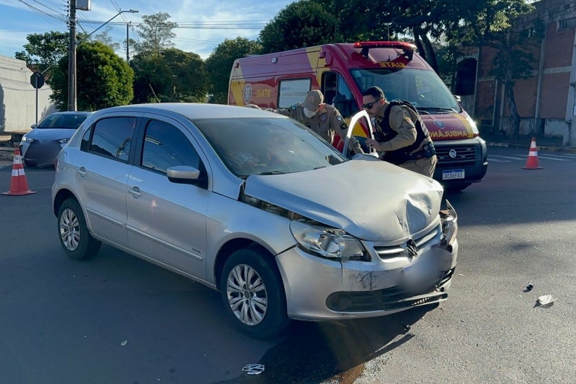 Condutoras São Socorridas Após Colisão Entre 3 Carros (6)