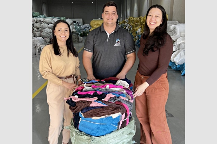 Conjove Entrega 150 Mantas Para Campanha Do Agasalho