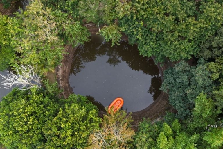 Corpo de idosa desaparecida: o esgotamento do lago havia sido solicitado pelo Corpo de Bombeiros após um cão sinalizar a possibilidade da presença da idosa no local.