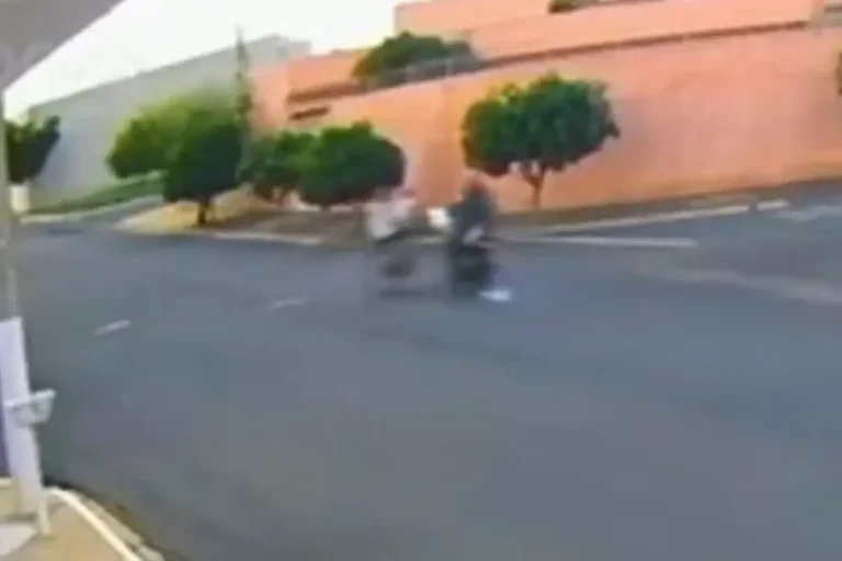Criança Morre E Outra Fica Ferida Após Bicicleta Motorizada Bater Em Moto