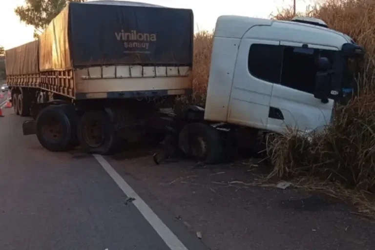 Filha faz vaquinha: Paulo César é autônomo e transporta grãos pela região. O caminhão é sua única fonte de renda.