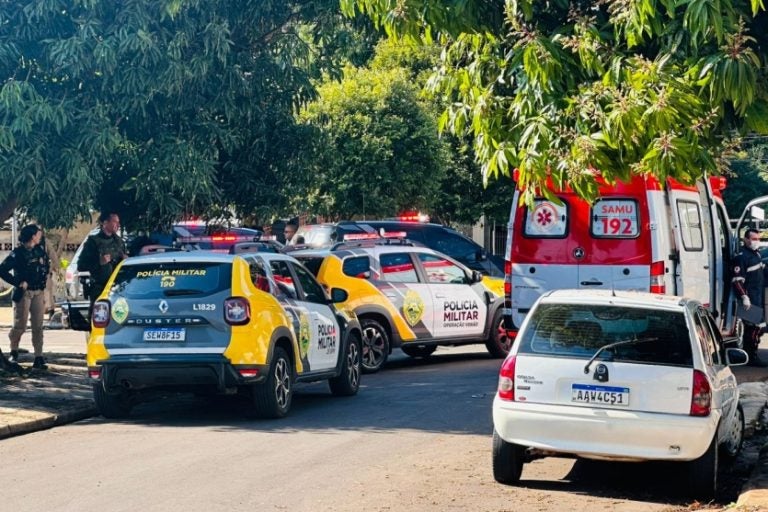 Homem morre após confronto: OBemdito está no local e acompanha a ocorrência.