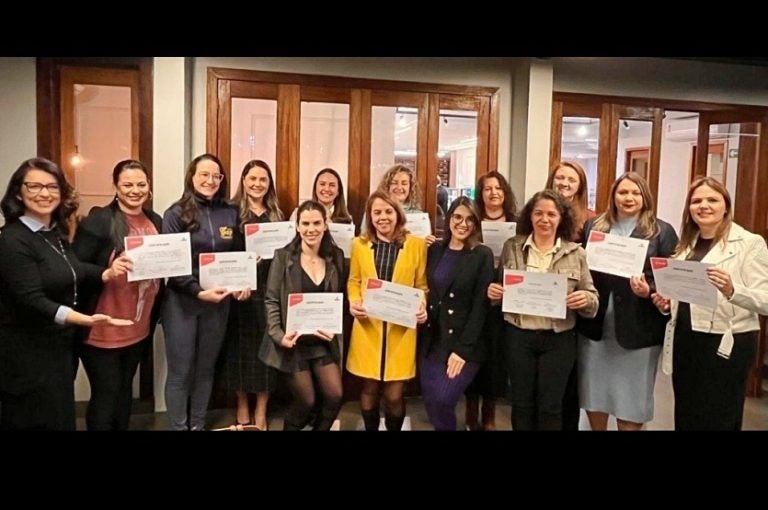 Mulher Empreendedora Do Sicredi Forma Turma Em Campo Mourão