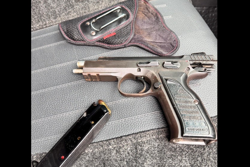 Pcpr Cumpre Mandados, Prende 2 Homens E Apreende Pistola (1)