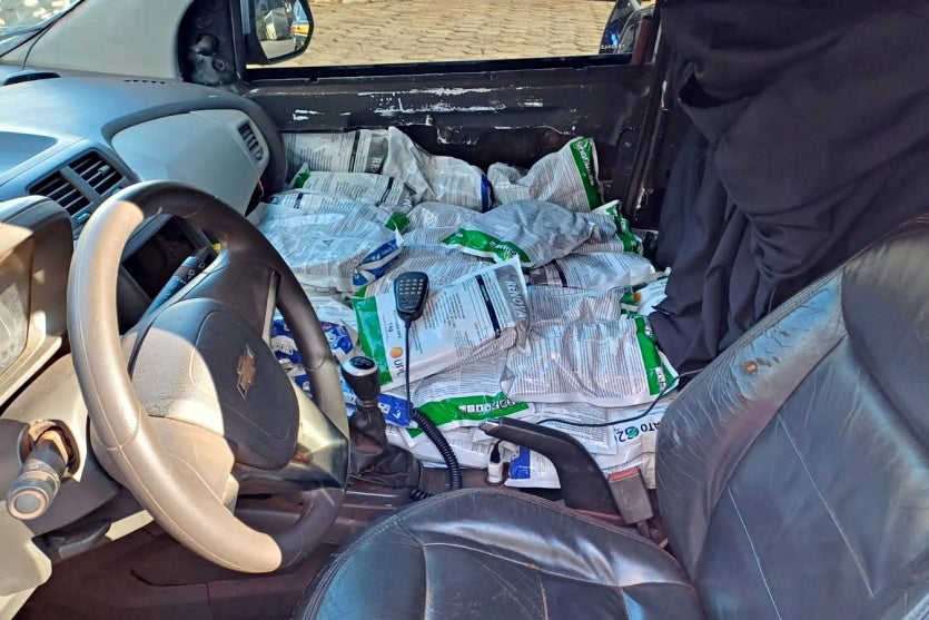 Prf Apreende Agrotóxicos E 14 Mil Maços De Cigarros Na Pr 323 (1)