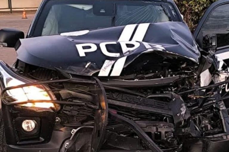 Policiais ficam feridos: a colisão ocorreu na BR-376, entre os municípios de Terra Rica e Paranavaí.