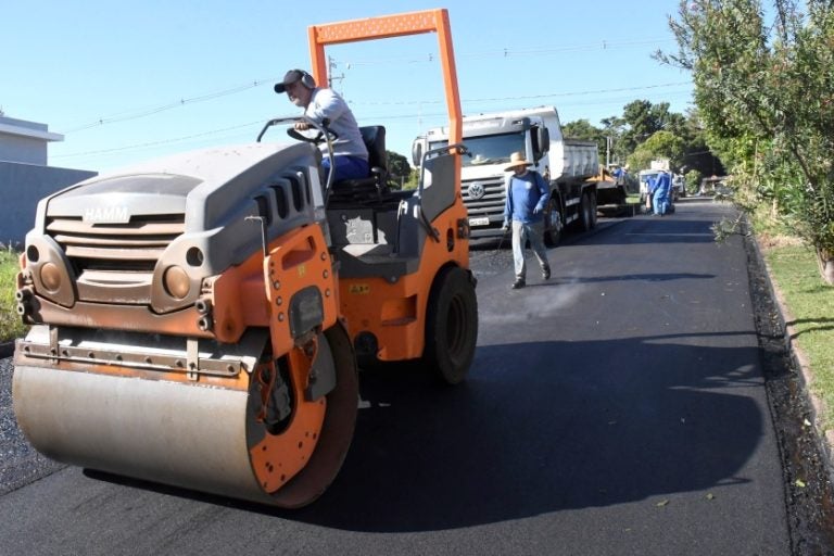 Prefeitura: com a conclusão dos trabalhos, todas as ruas do Jardim Melhoramentos passaram a apresentar padrão uniforme de pavimentação.