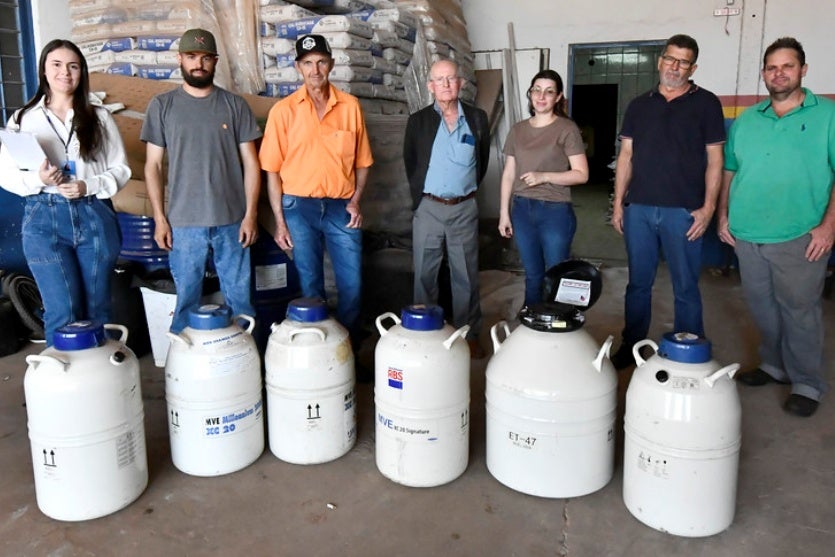 Prefeitura Entrega 1.300 Doses De Sêmen Para Produtores De Leite (3)