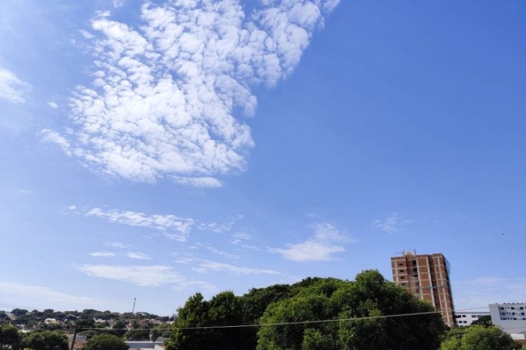 Sábado Está Ensolarado, Mas Domingo Deve Ter Chuva No Paraná