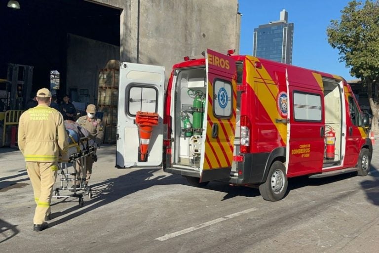 Trabalhador sofre queda: a ocorrência foi registrada por volta das 9h10 desta sexta-feira (4).