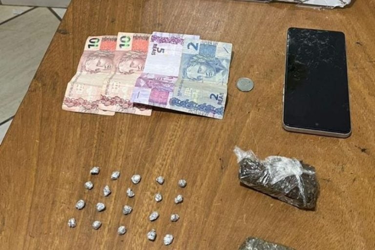 Tráfico de drogas: os dois foram surpreendidos no imóvel após denúncias de que o local estaria sendo usado como ponto de venda de entorpecentes.