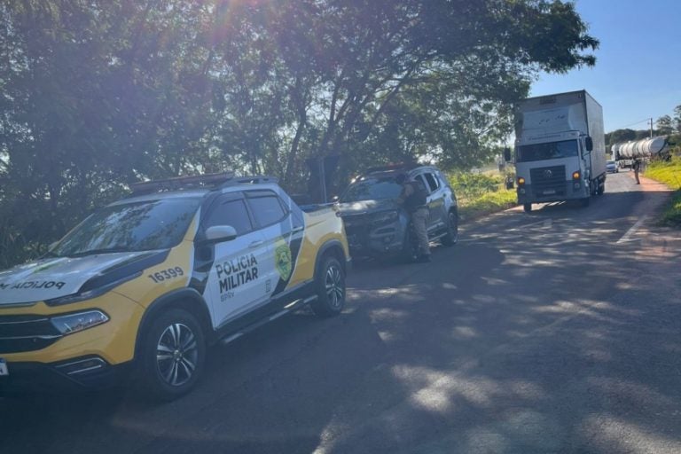 Viatura da Rotam: a batida ocorreu próximo ao trevo de acesso à Avenida Goiás.
