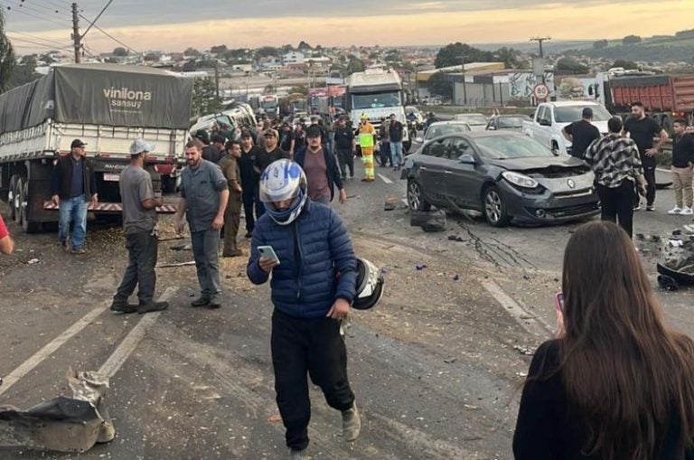 Vídeo Mostra Caminhão Desgovernado Em Acidente Com 16 Vítimas (1)