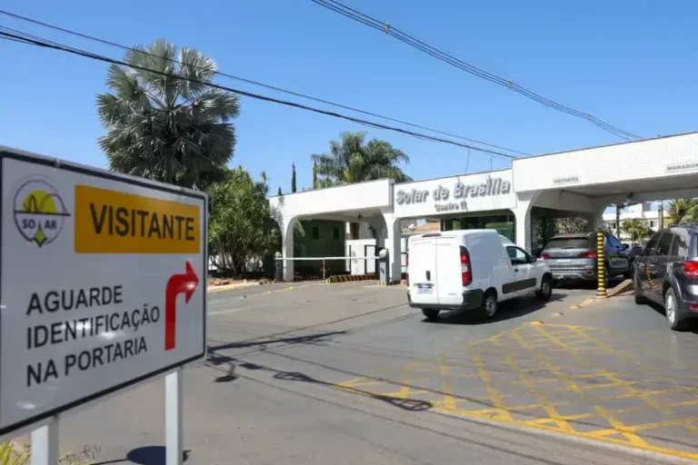 Moraes manda vistoriar carros e área da casa de Bolsonaro