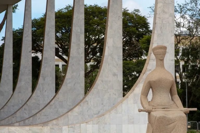 Benefício a mulheres vítimas de violência.