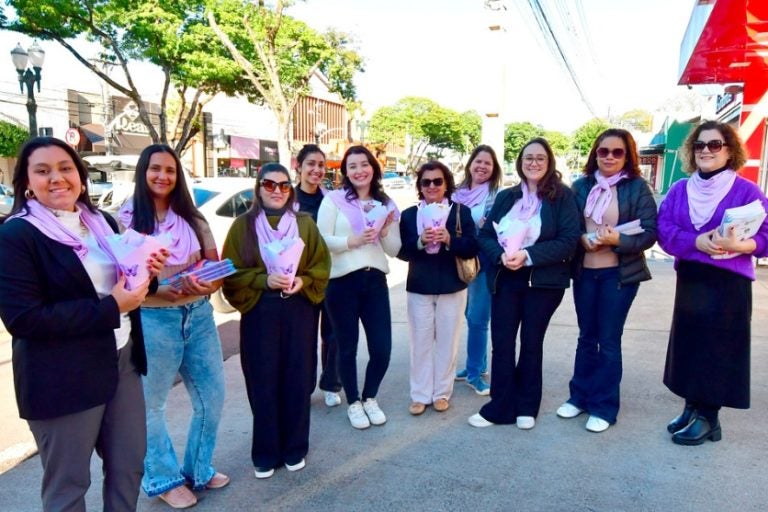 Agosto Lilás: campanha combate a violência contra a mulher pelas ruas de Umuarama.