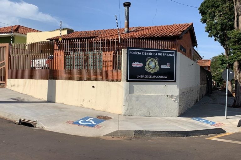 Menina cai em piscina coberta e perde a vida no Paraná.