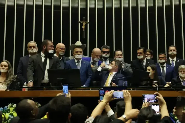Anistia aos presos do 8 de janeiro: a votação dos projetos deve acirrar a tensão entre o Legislativo e o STF nos próximos dias.