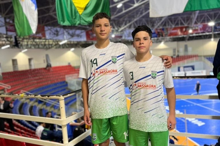 Atletas de Handebol de Umuarama: Kaio Guilherme dos Santos e Luís Emanoel Souza Rodrigues, são alunos do Colégio Princesa Isabel, onde também atuam na equipe escolar.