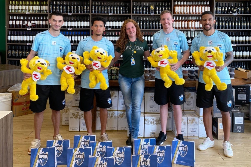 Atletas Do Umuarama Futsal Visitam A Zaeli E Fortalecem Parceria (1)