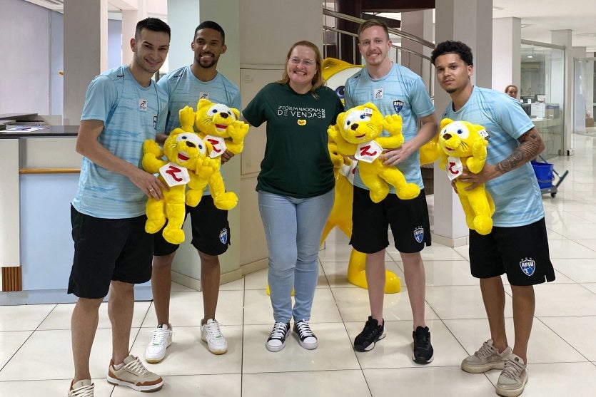 Atletas Do Umuarama Futsal Visitam A Zaeli E Fortalecem Parceria (2)