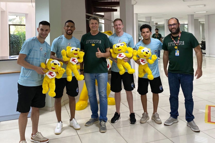 Atletas Do Umuarama Futsal Visitam A Zaeli E Fortalecem Parceria (3)