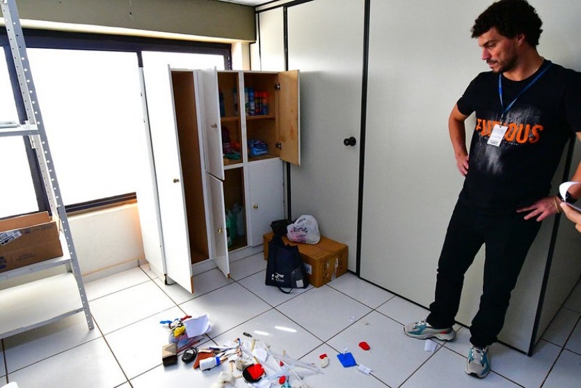 Bandido Invade Central Farmacêutica, Causa Danos E Furta Objetos (1)