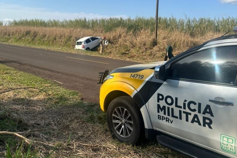 Capotamento: O trecho da rodovia foi parcialmente bloqueado para atendimento da ocorrência e retirada do veículo.