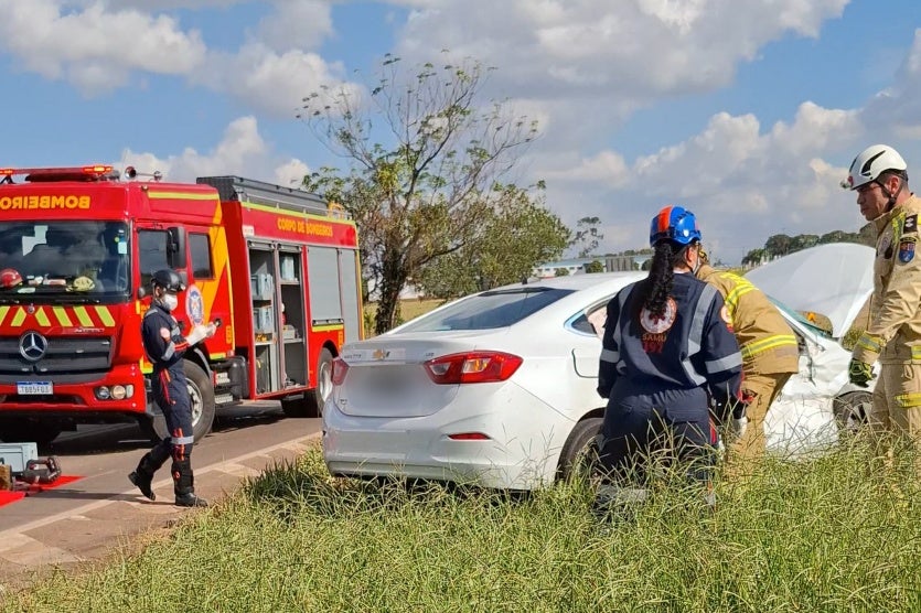 Colisão Na Pr 323 Envolve Carro De Umuarama E Caminhão (2)