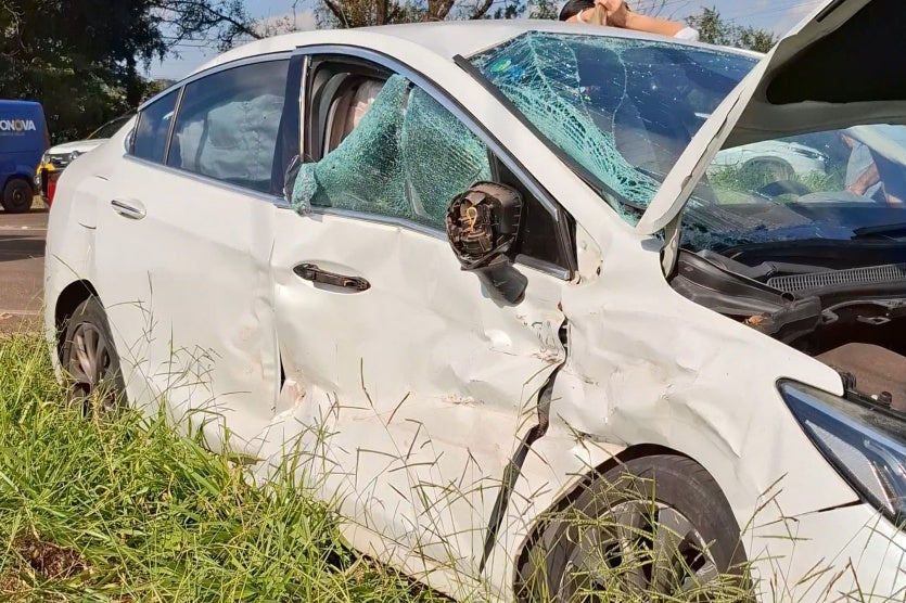 Colisão Na Pr 323 Envolve Carro De Umuarama E Caminhão (5)
