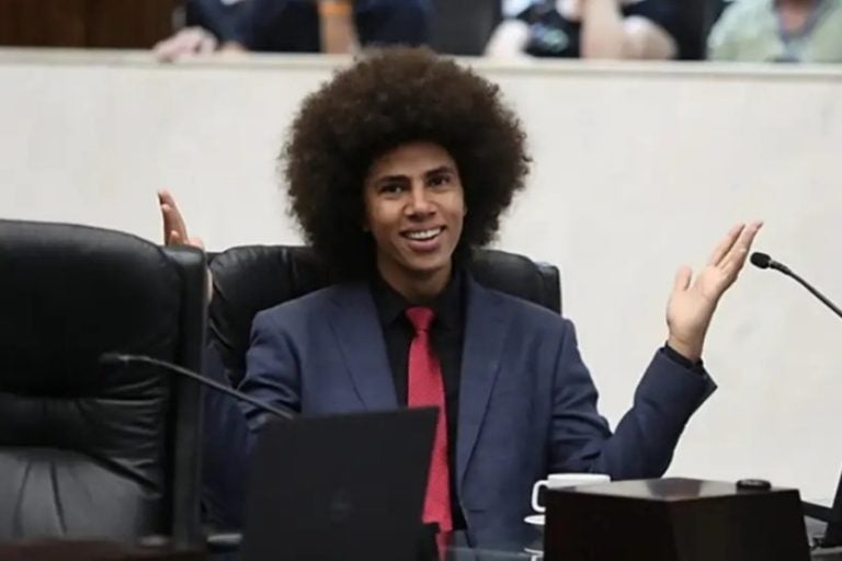 Deputado Renato Freitas: A suspensão aprovada retira as prerrogativas parlamentares do deputado, que não poderá discursar nem apresentar proposições.