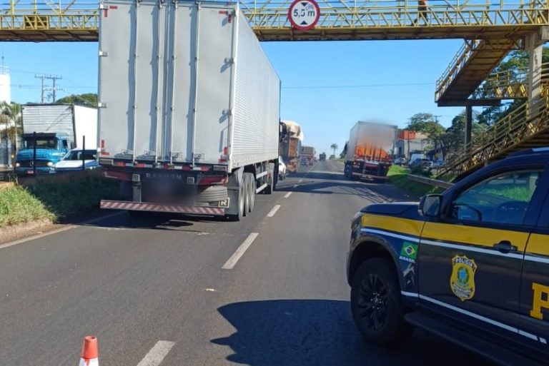 Engavetamento Com Quatro Veículos Deixa Dois Feridos Na Br 376