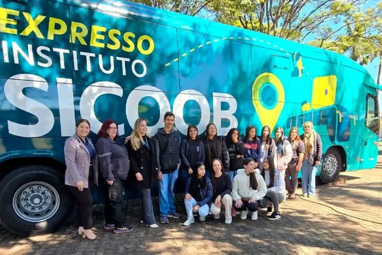 Expresso Sicoob Leva Cursos Profissionalizantes Gratuitos A Adolescentes De Altônia