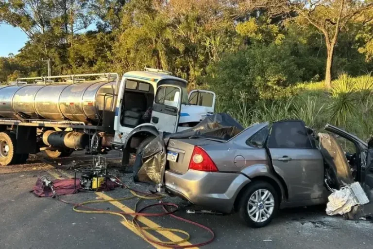 Homem morre: o acidente ocorreu na madrugada deste domingo (10).