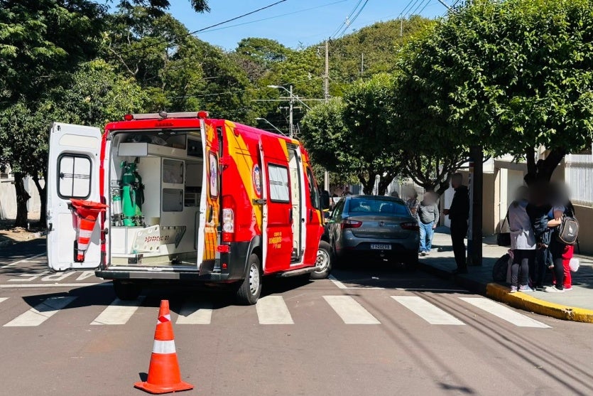 Idosa é atropelada: