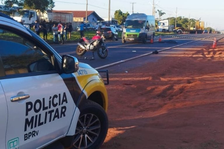Mulher morre na PR-082 após colisão entre motocicleta e carro